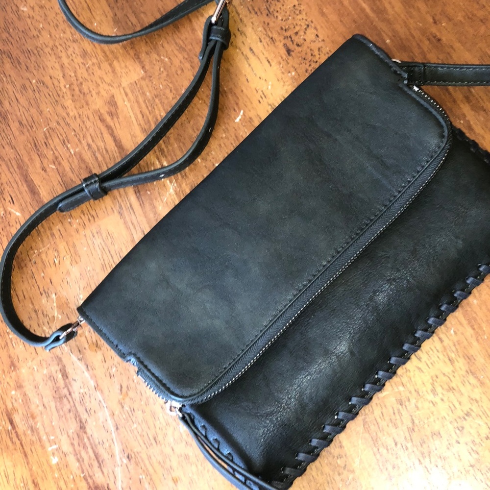 Brand New Moda Luxe Crossbody Purse !!